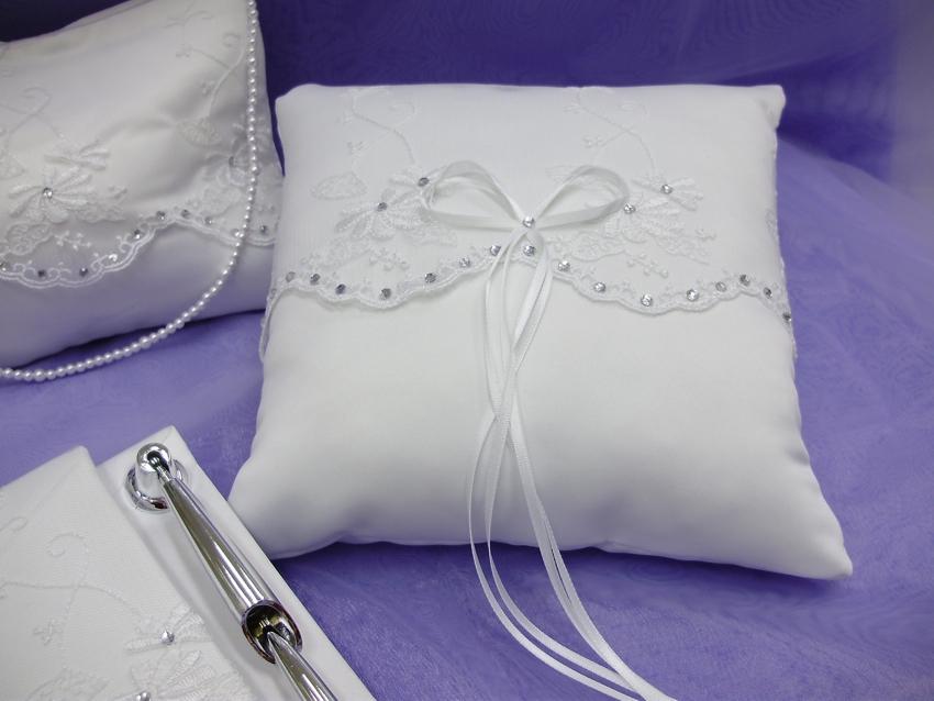 Lace Ring Pillow